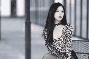 好想来买到发黑卫龙魔芋爽：女子称食用后呕吐头