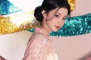 711回应店员在熟食区做“不雅行为” 最赚钱便利店身陷困境