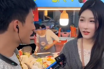 用竹签捅女游客屁股 网红祁天道擦边调戏女生仅