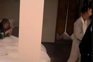 副局长被举报婚内与异性深夜共处一室 不仅