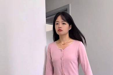 在京东买的三折叠手机用了3个月后屏显异常：男