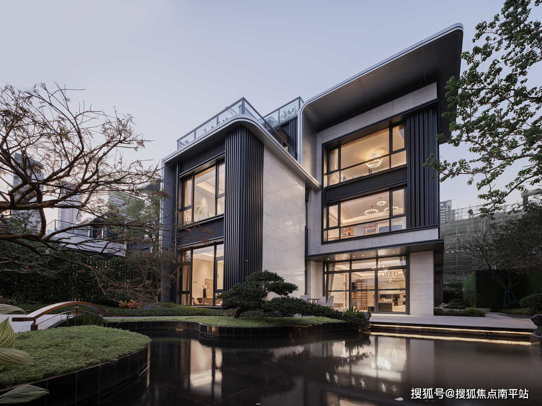 保利·冠江墅二期的别墅区推出253—310㎡的踏江院墅,一户一院,独门