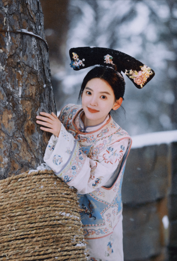 章若楠:雪中精灵般的清宫格格造型_气质_照片_身姿