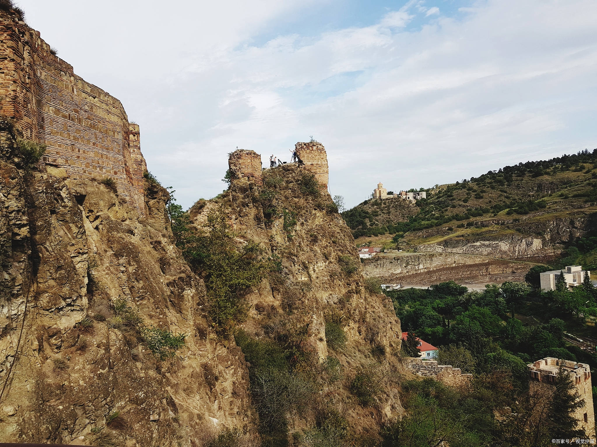 到了承德可以去看奇峰异石,畅行联盟建议去磬锤峰国家森林公园_进行