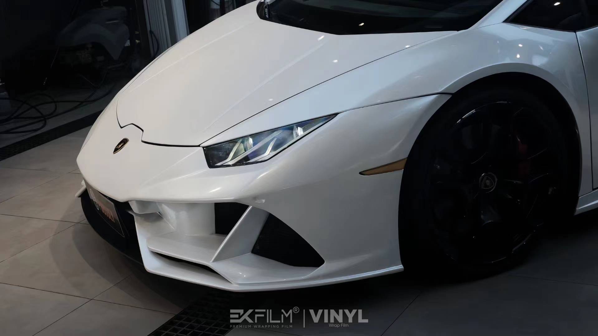 兰博基尼小牛ek改色膜贝壳白,视觉感受带着高级韵味_层次_极致