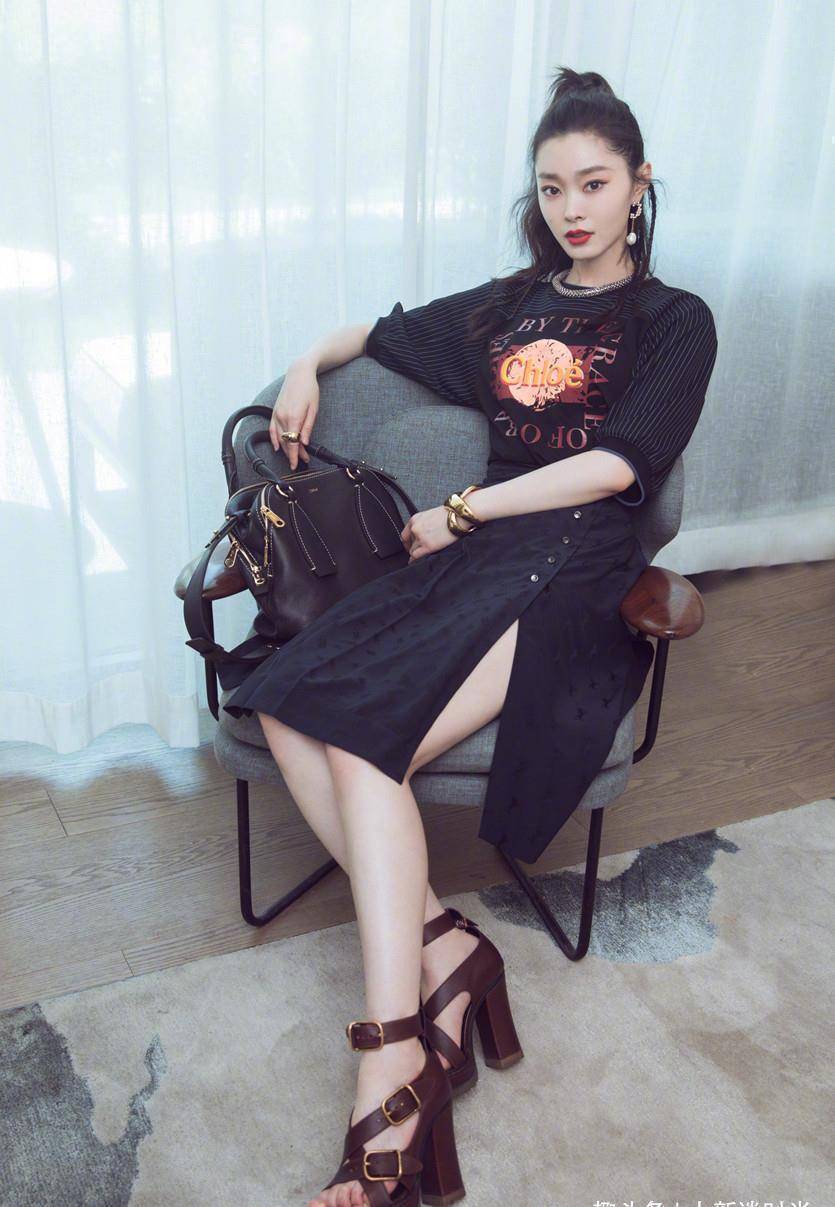 衣服只穿一件低身材吊带,这身材堪比模特_服装_一身_款式