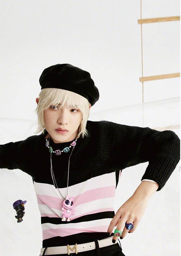 黄子韬爱上做美甲,蔡徐坤登封面大秀美甲_指甲_问题_边缘