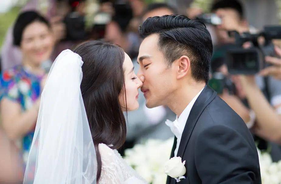 杨幂女儿被爆y郁症,喊话复婚,杨幂直发9宫格回应,网友一边倒_刘恺威