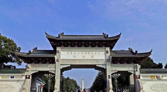 《铁血红安》里,刘铜锣在飞机上扔手榴弹,其实是有历史原型的_安县