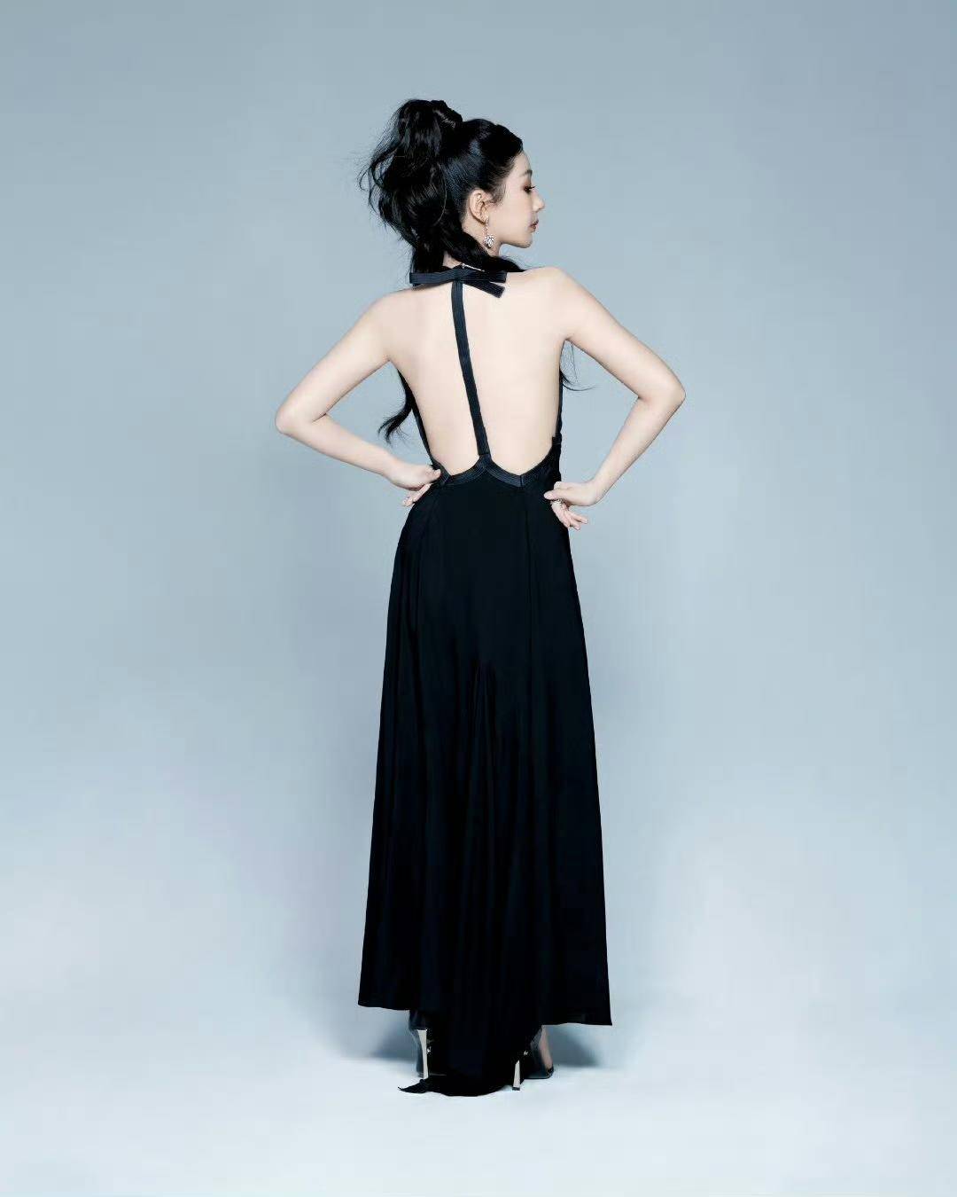 杨紫真的瘦了很多,背影好漂亮,新造型也很适合他.