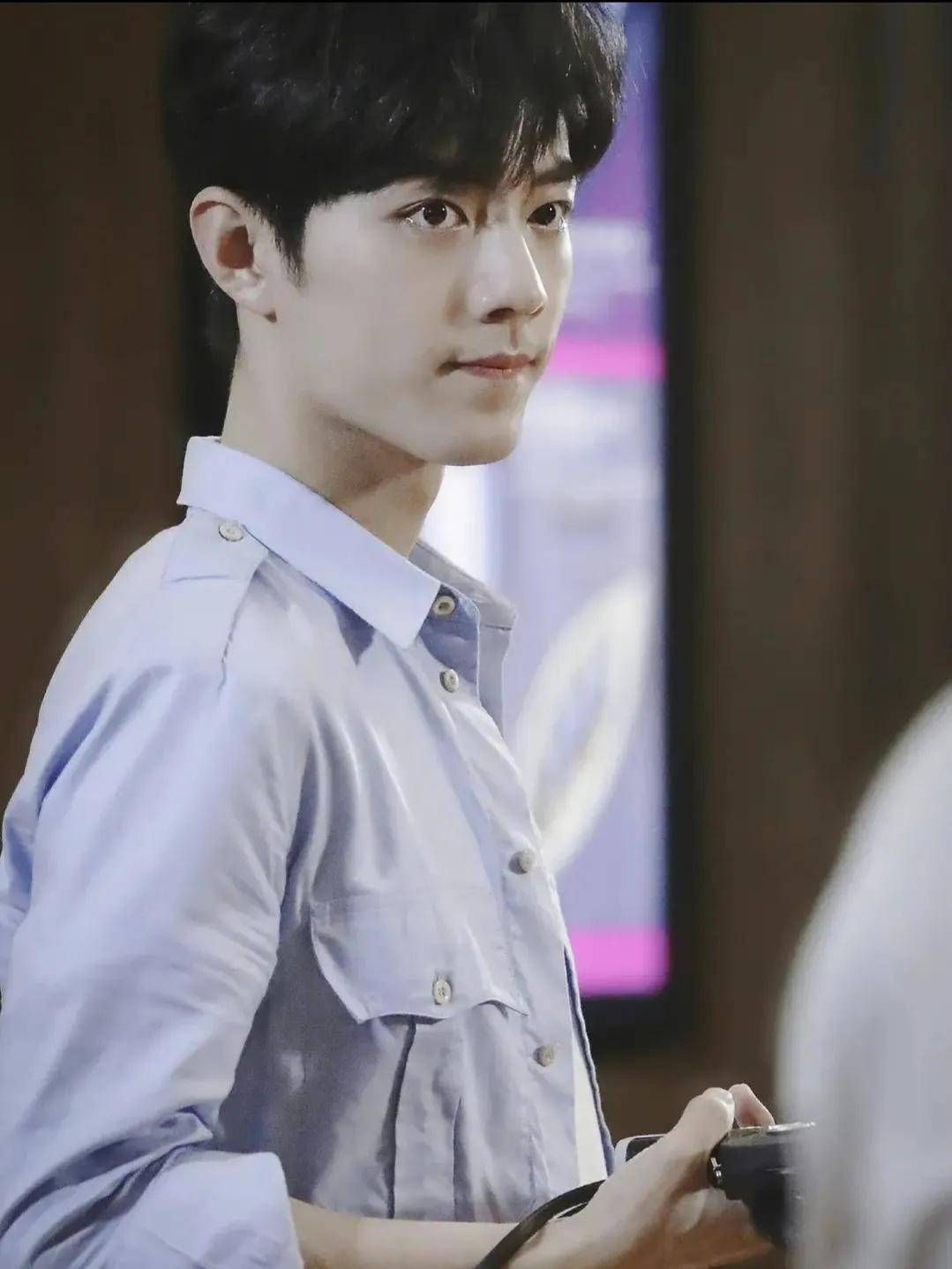 我的偶像肖战_父母_角色_因为