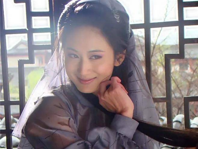 于是在这之后不久,她便该换方向出演了《天师钟馗》一剧.
