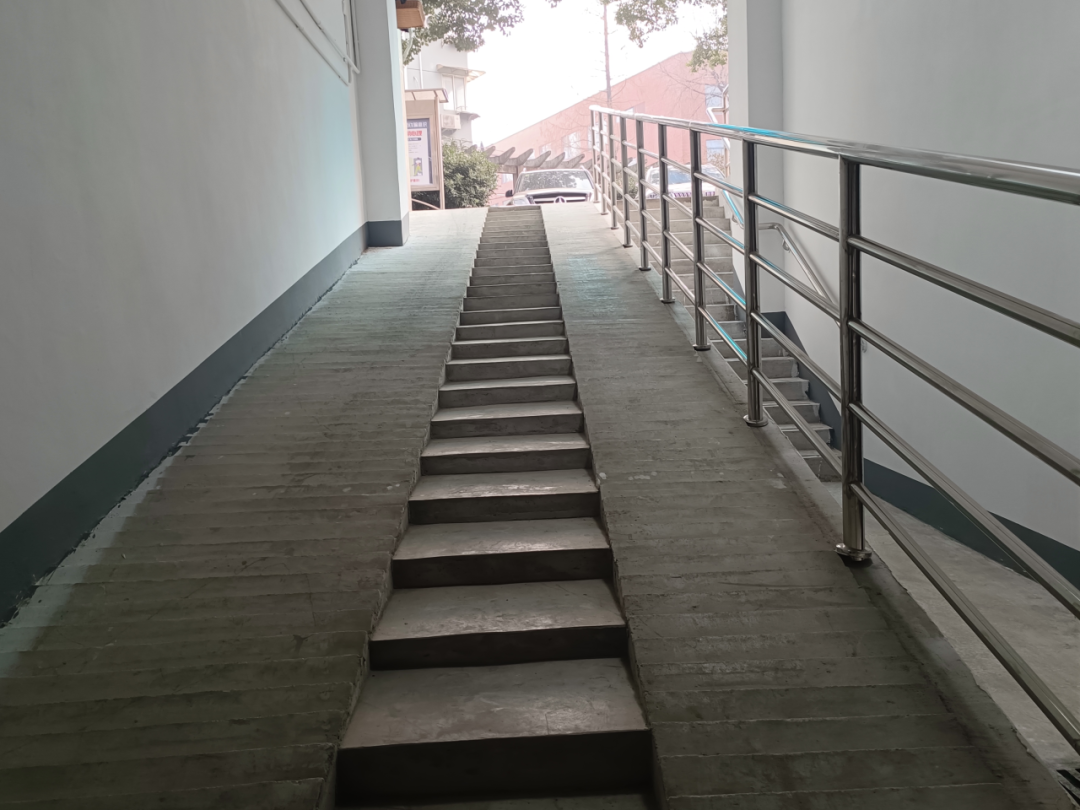 为民解忧,这里地下车库坡道变平缓了!_定海路街道_居民_充电
