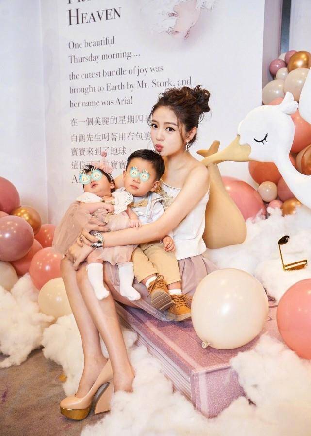 安以轩晒照为女儿庆双满月,四肢纤细状态超好,近况身材引热议_照片