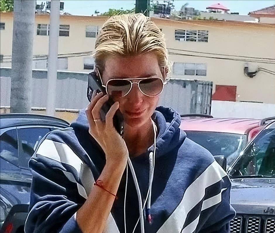 送走73岁母亲,丈夫癌症复发,一向强势的伊万卡在街头大哭_库什纳_库什