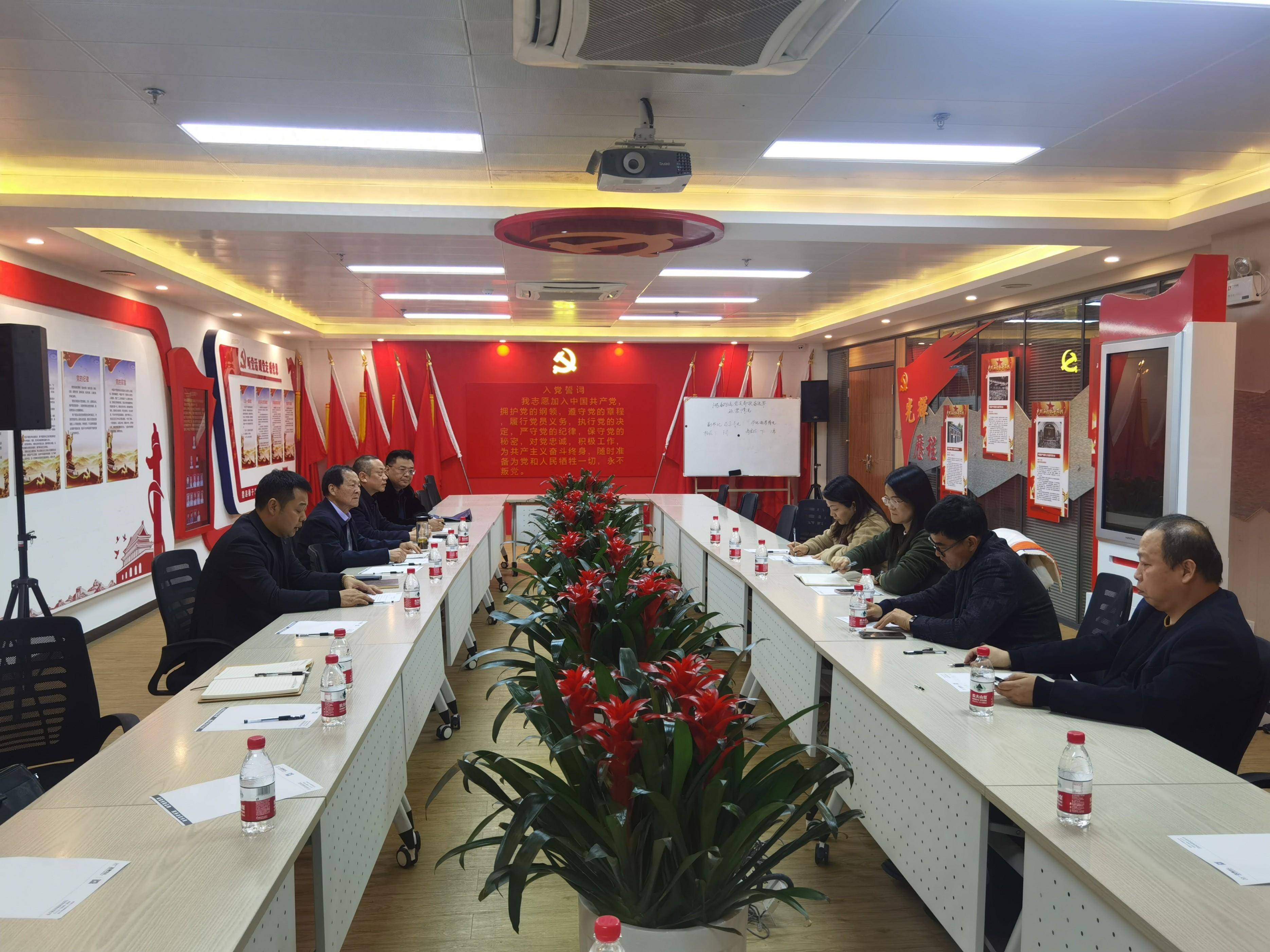 业商会创始会长王永国,会长尚宏强,执行会长张学彬,常务副会长赵东伟