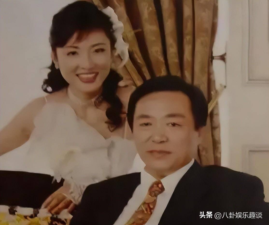 她是电视一姐,与老公结束12年婚姻,却走上了另一条大道