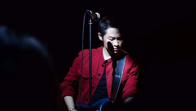 通过湖南卫视歌手节目人气大增的还有金志文,关喆,梁博等等.