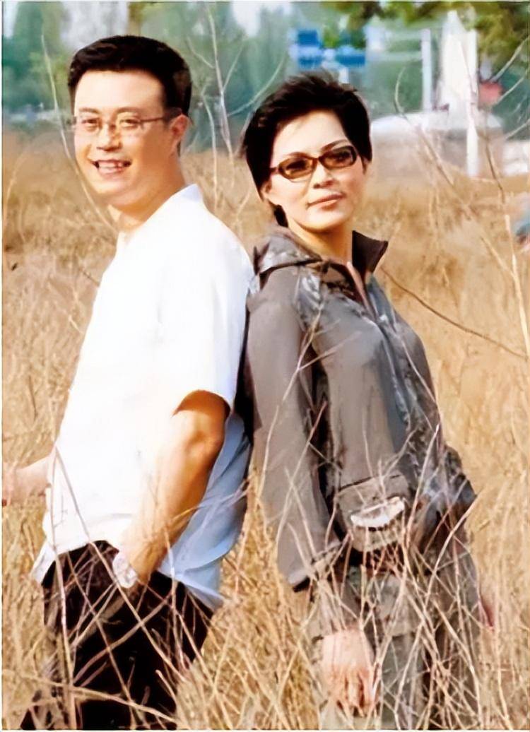 著名主持人白燕升:妻子差点瘫痪,他患癌症,50岁生二胎_周佳_北京_父亲