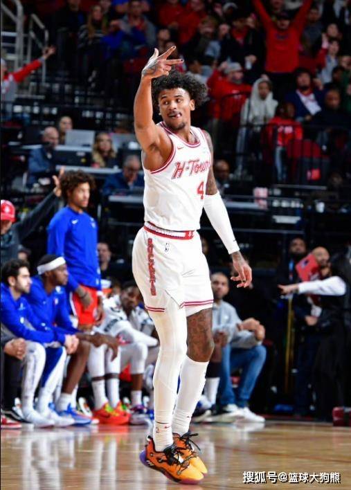 火箭队新射手悄然崛起,三分命中率水涨船高_杰伦格林_比赛_投篮