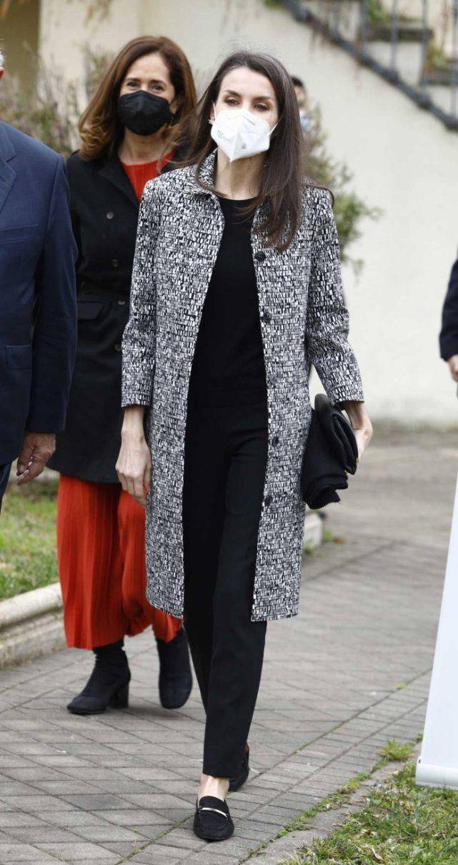 48岁莱蒂齐亚:白发明显也不染,和国王共白头,17年恩爱羡煞旁人_费利佩