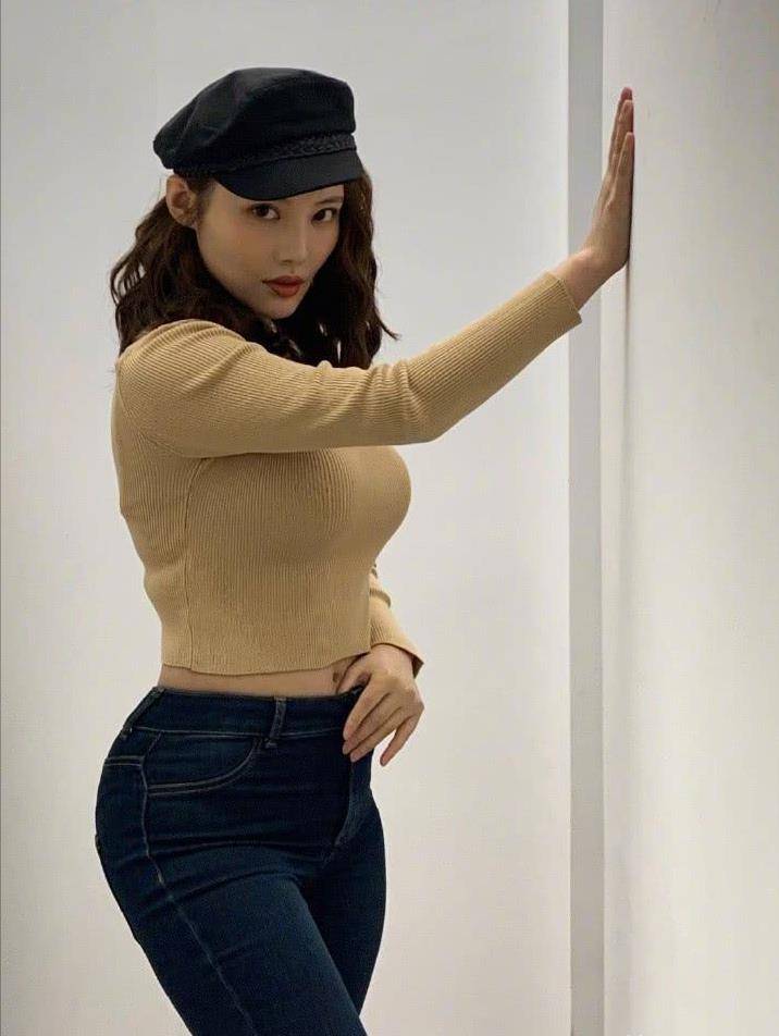 徐冬冬 极致时尚 紧身诱惑 网友:大不大的无所谓,我就喜欢这一位_身材