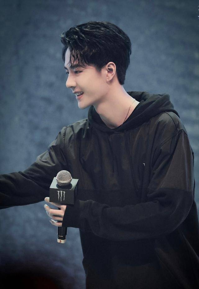 王一博跨年后实忙,连夜空降8个城市_王力宏_call_联想