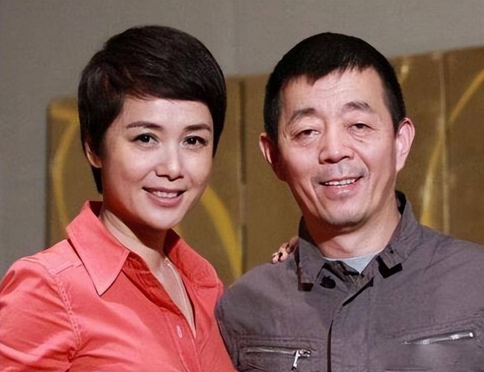 2009年顾长卫被曝出了丑闻,在一天晚上带着一位年轻女子将车开到北影