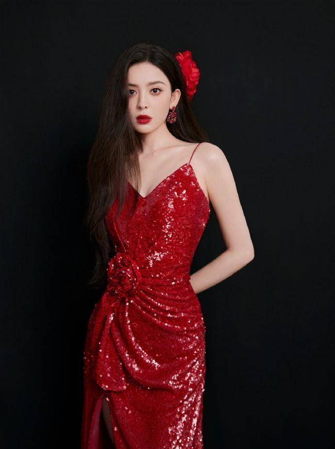 古力娜扎这是要"红出天际"吧?