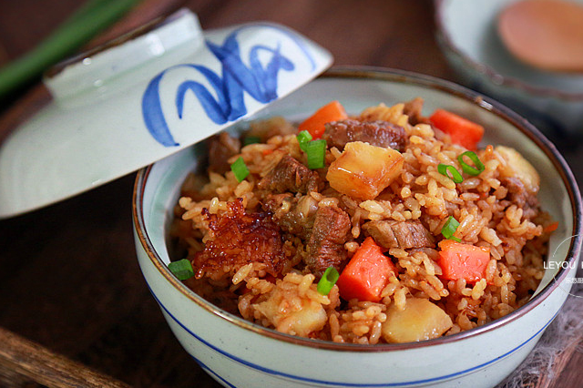 簡單好做的懶人燜飯,一鍋菜,肉,飯全有,下班再不用愁吃什麼_土豆