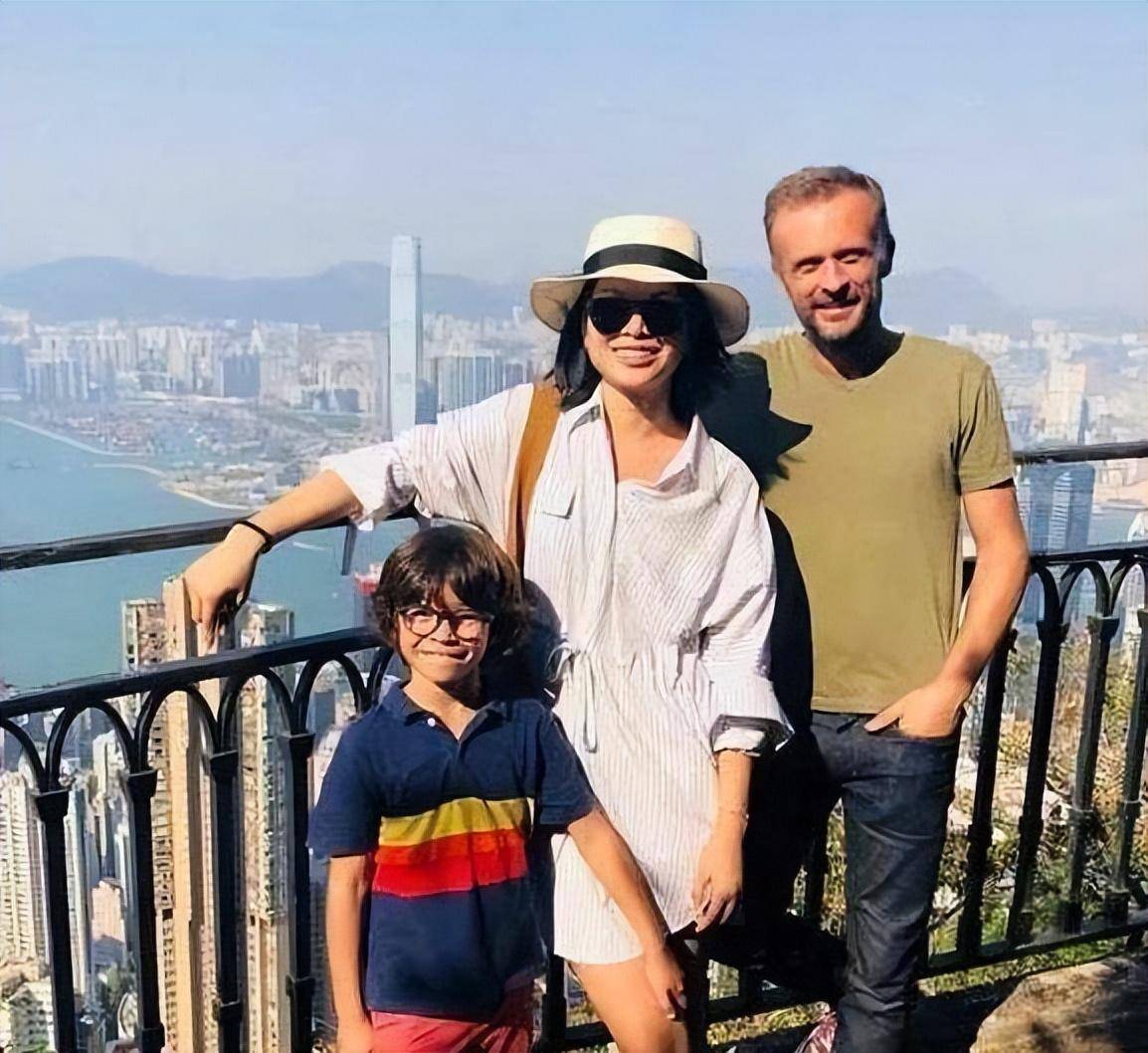 国际超模吕燕,长相不佳却能嫁给法国贵族,婚后生下混血儿子_容貌_孩子