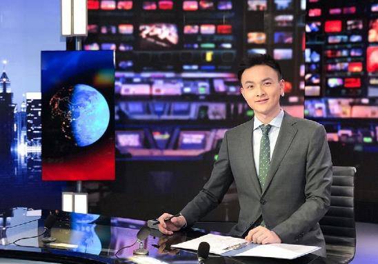 电视主持界的7位帅哥,有人32岁英年早逝, 53岁的亚宁依旧英俊_胡悦鑫