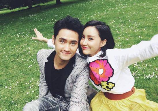 名字叫张定涵,妻子也是演员,只是不太出名,但是长相和许晴很很相似