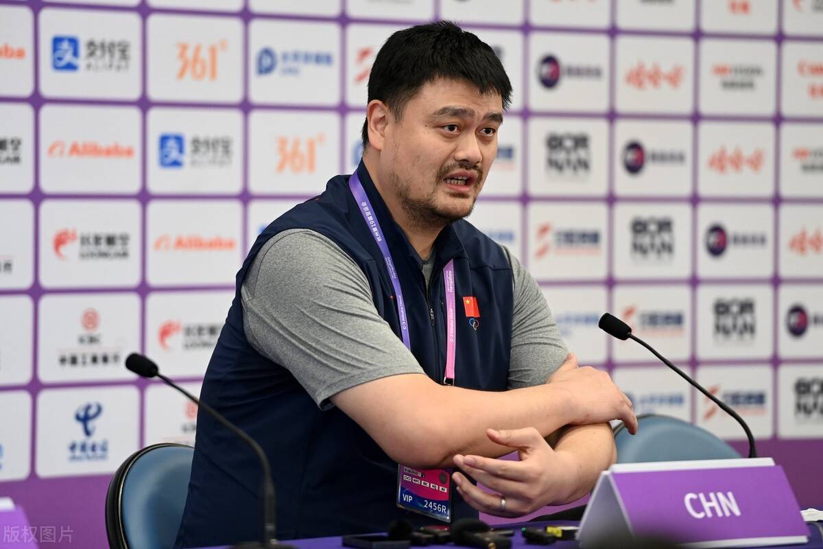 姚明拒绝重罚付豪,网开一面球迷不满,质疑裁判当即拿下_cba公司_比赛