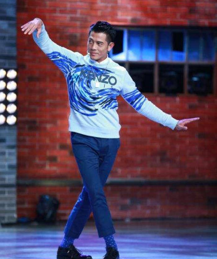 郑伊健撞上171cm郭富城,网友:这简直是我见过最明显的差距_身高_明星