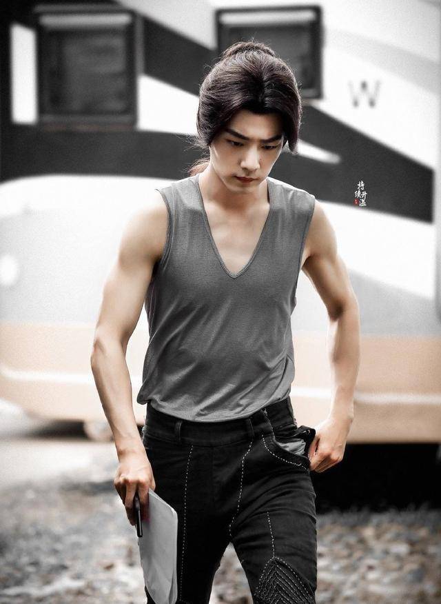 组演员爆料私下酷爱这件事情,网友知道后却不满意了_健身_高泰宇_九天