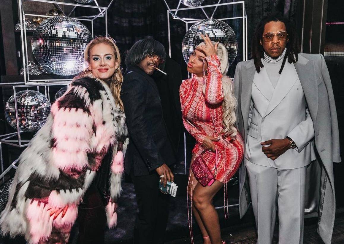 35岁的著名歌手阿黛尔也出席了聚会.