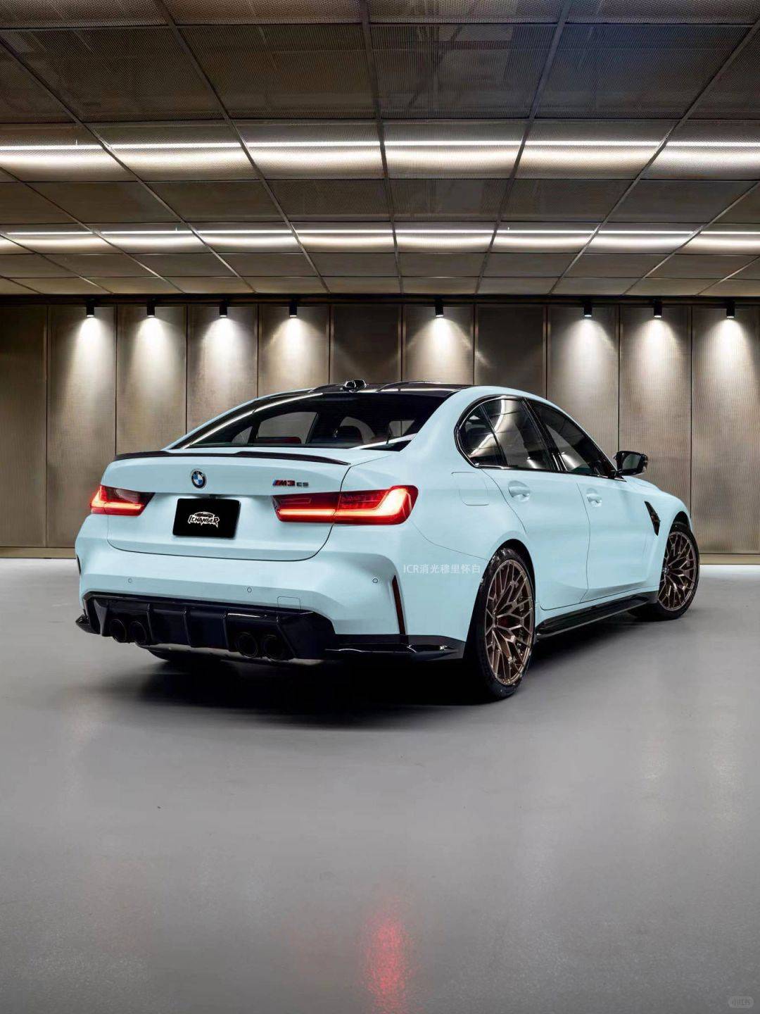 宝马icr改色膜消光穆里怀白,颜色清新有活力_饱和度_面的_质感