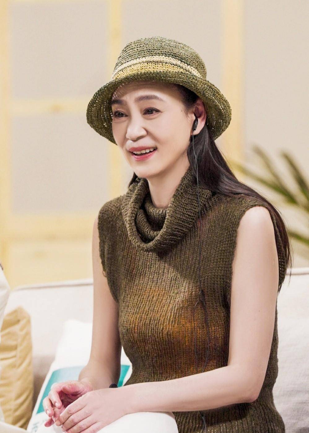 刘雪华才明白:比起装美,直面衰老的女人更耐看有气质_女性_视觉_身材