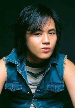 男版邓丽君,从一代歌王到销声匿迹,郑源告诉我们:做人别太低调_音乐