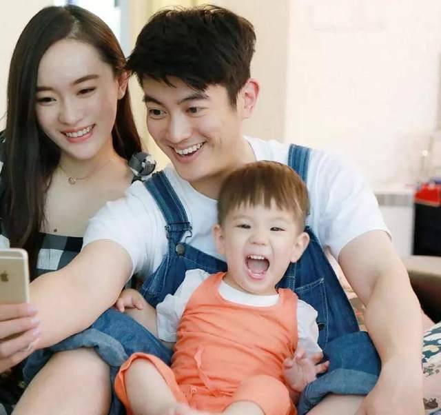 嗯哼爸爸杜江迎来事业爆发期,老婆霍思燕曾为其颁"最佳女演员"_电影