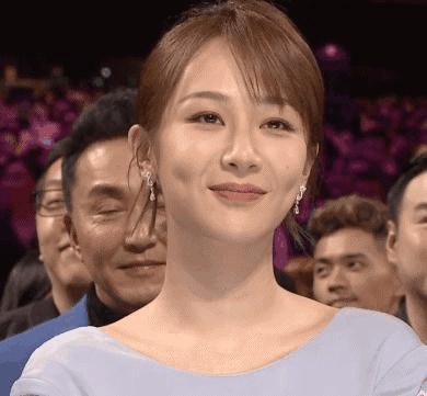 金鹰节杨紫在台下含泪强颜欢笑,如今白玉兰奖未提名再度感慨不公_演技