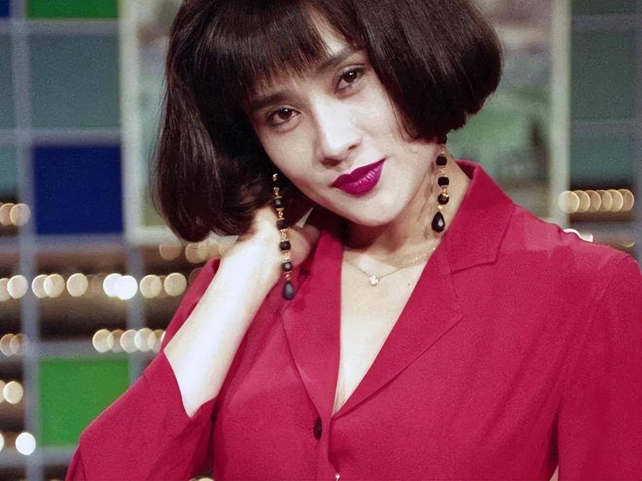 她是台知名女歌手,才貌俱佳情深不寿,渣男最终遭报应大快人心_于枫_黄