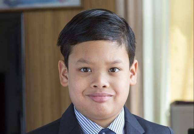 15岁提帮功王子越长越帅气!遗传老爸大长腿,诗妮娜教导有方?