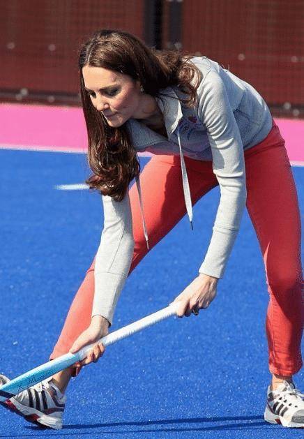 摩纳哥最美王妃和凯特两次同框,逃跑王妃不高冷,后者很小家子气_夏琳