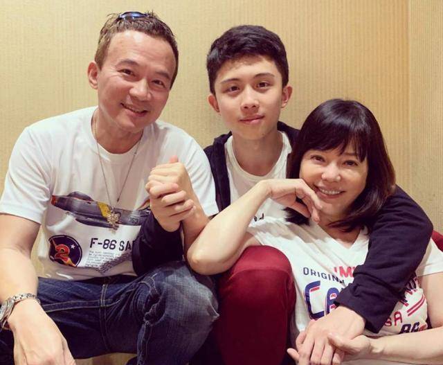 孙鹏和狄莺:离婚又复婚,花九千万救犯错儿子,夫妻俩口碑暴跌_台湾