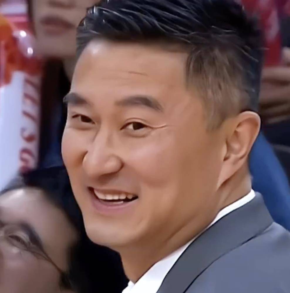 广东险逆转27分马尚致命失误:杜锋无奈苦笑 末节不训话却引31-15