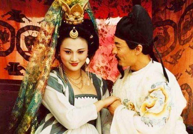 《唐明皇》这部剧,却将她送上了事业巅峰,成了一代人心里的"最美杨