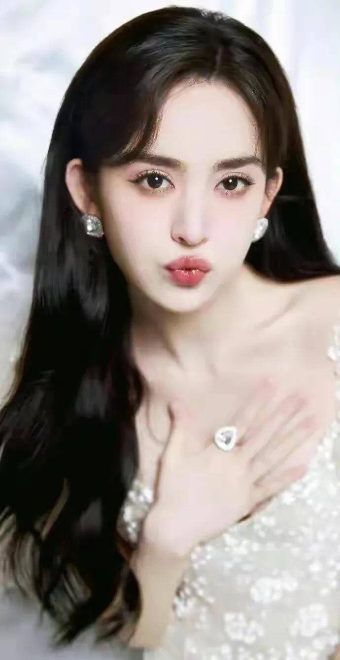 古力娜扎肤白如雪,优雅知性,貌美如花!_时尚_很漂亮_皮肤