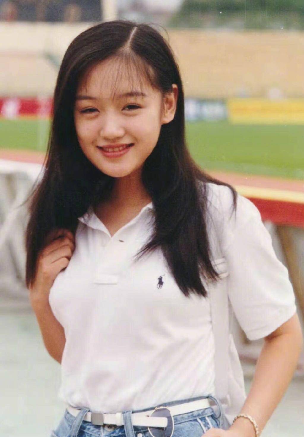 "哈妹"薛佳凝晒旧照!
